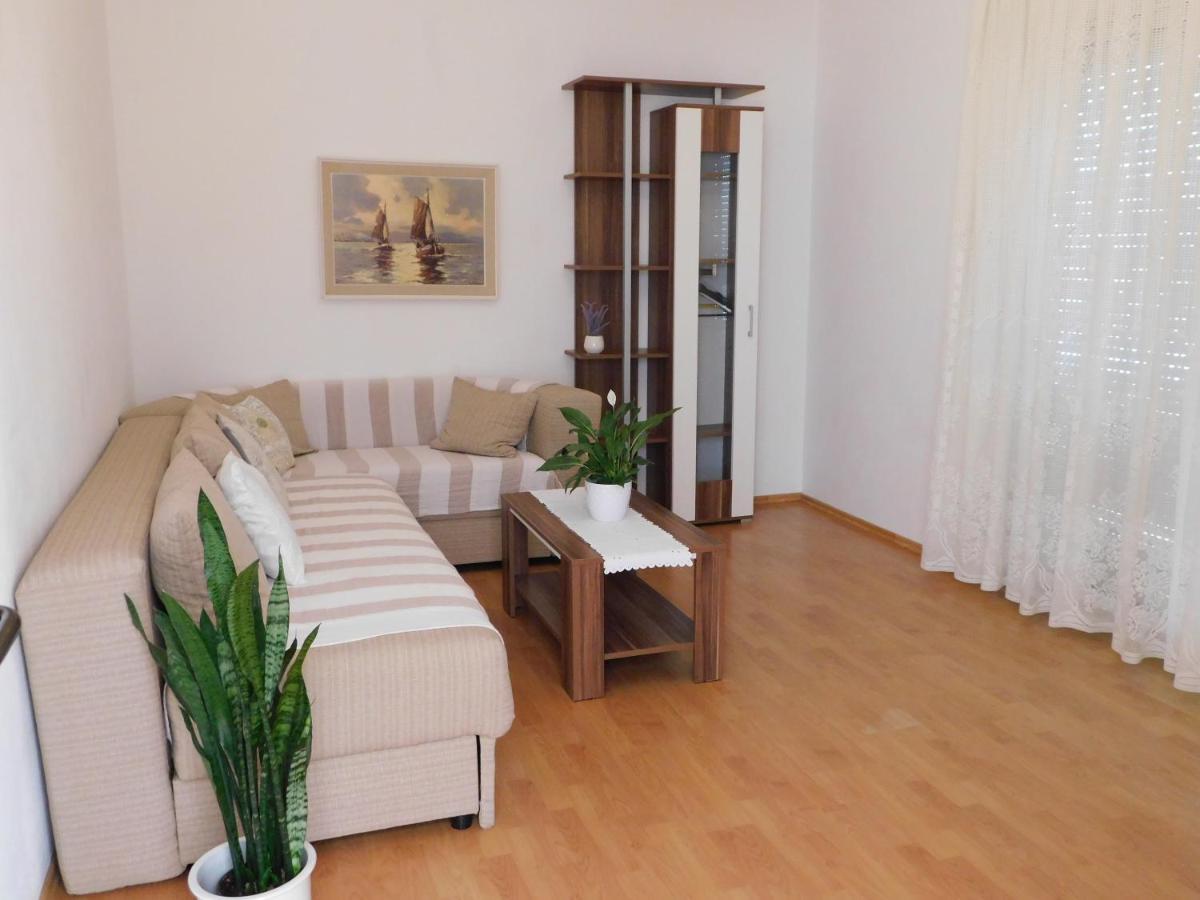 Apartmani Salus Паг Экстерьер фото