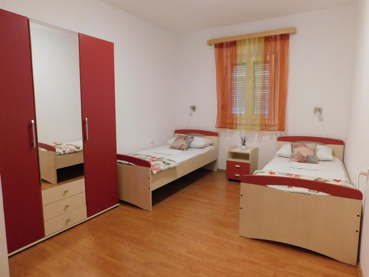 Apartmani Salus Паг Экстерьер фото