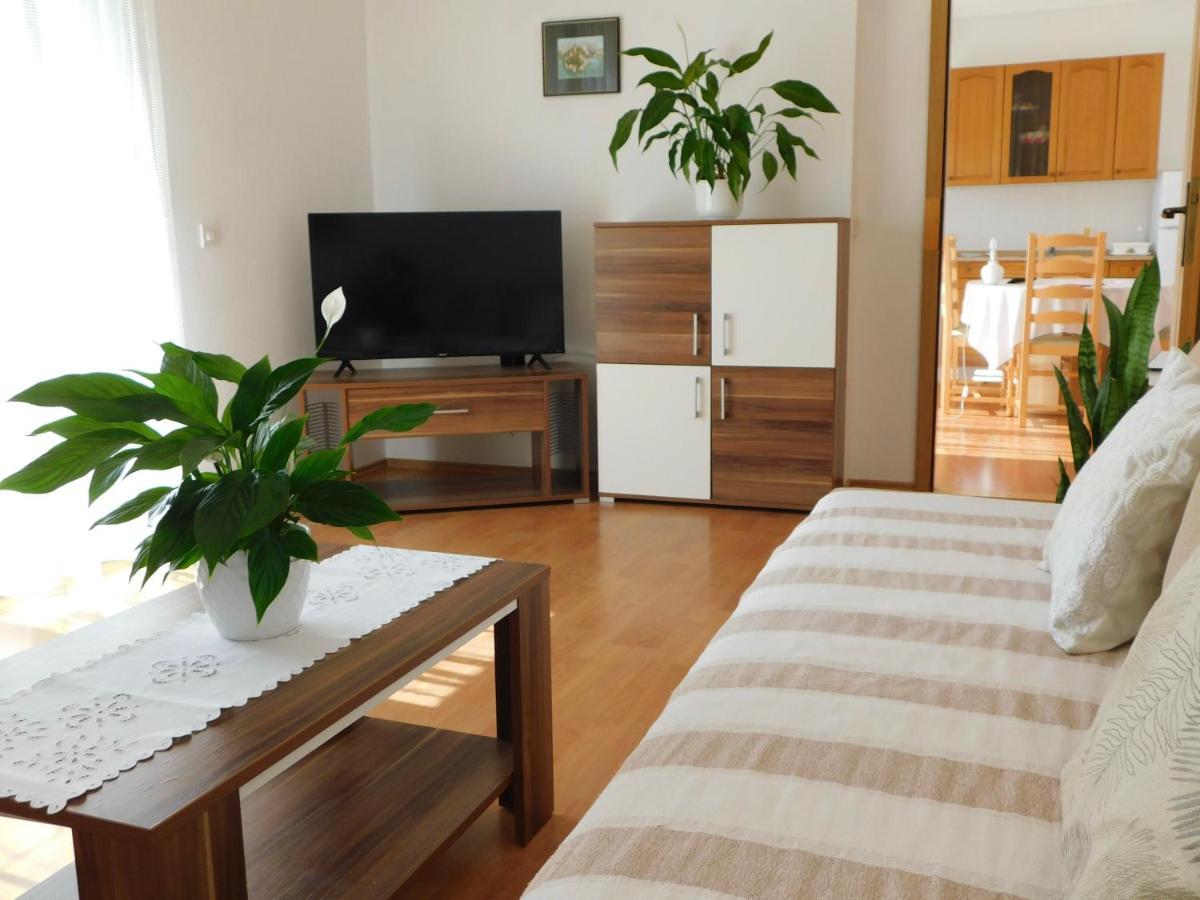 Apartmani Salus Паг Экстерьер фото