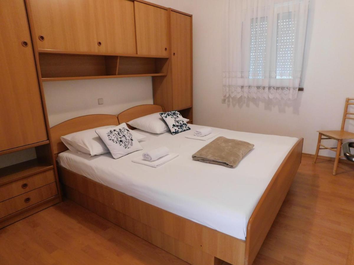Apartmani Salus Паг Экстерьер фото